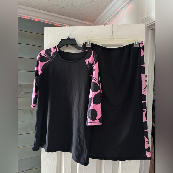 Black and Pink Raglan Sleeve Top - Picture 5 of 5